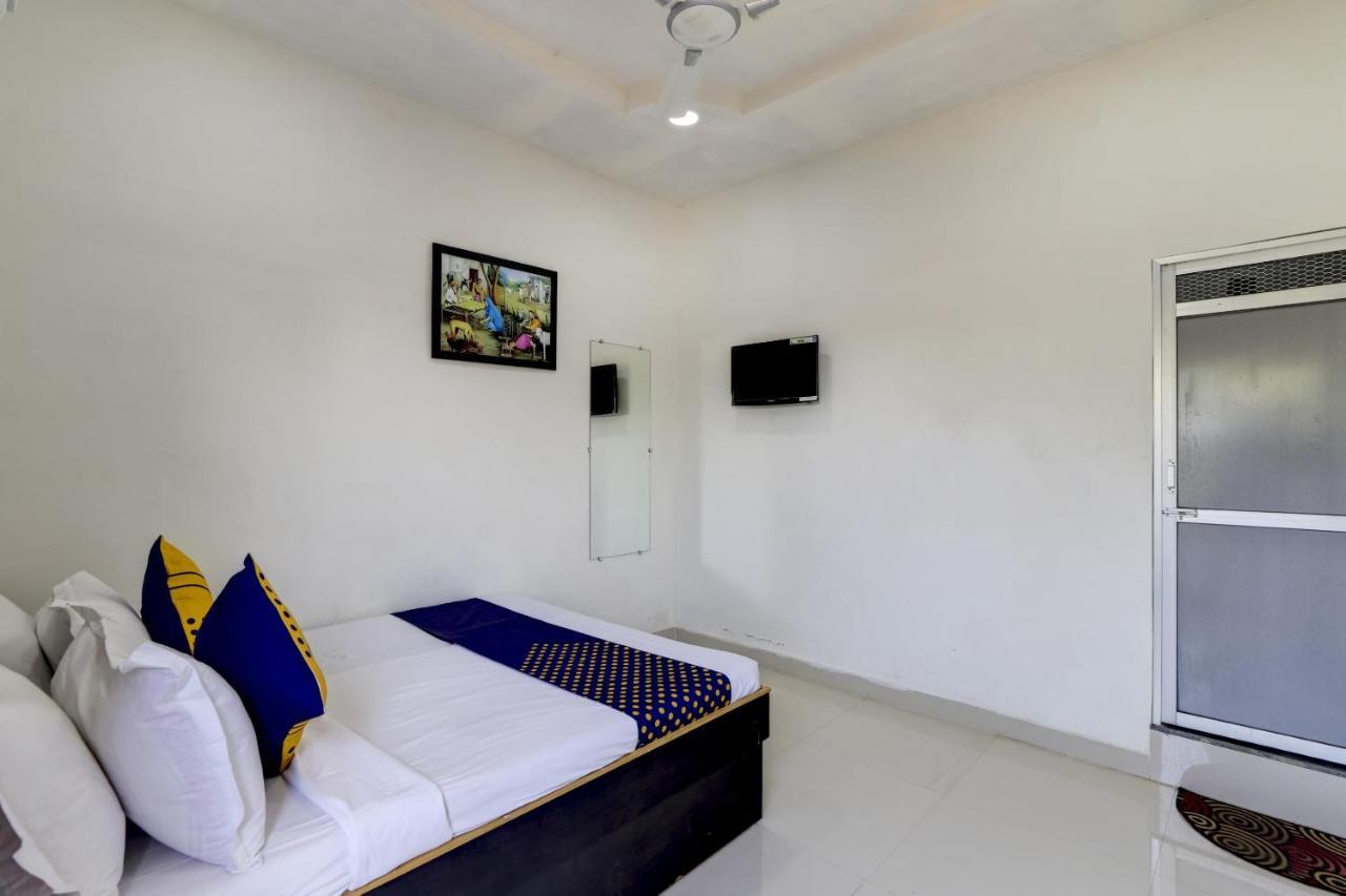 Spot On 71130 Hotel Shiv Krupa Anjar Екстер'єр фото