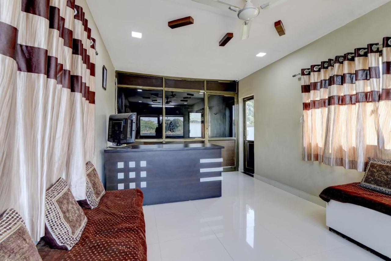 Spot On 71130 Hotel Shiv Krupa Anjar Екстер'єр фото