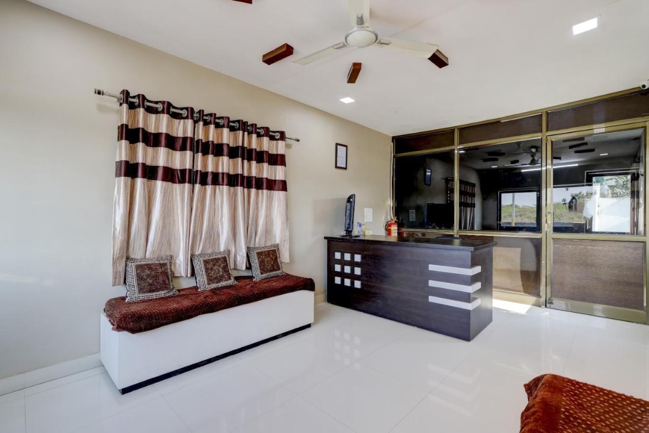 Spot On 71130 Hotel Shiv Krupa Anjar Екстер'єр фото